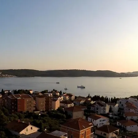 Pensión In With Seaview, Air Condition, Wifi, Washing Machine *