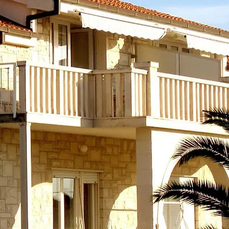 In With Seaview, Air Condition, Wifi, Washing Machine Pensión